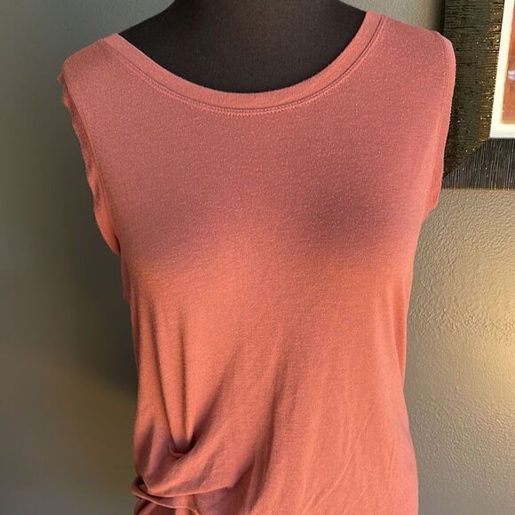 Athleta deep rose tucked/gathered side tank. Medium. - Picture 2 of 5